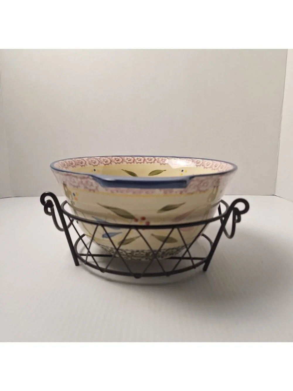 TEMP-TATIONS OLD WORLD 1.5 QUART PRESENTABLE OVENWARE BY TARA METAL STAND/BASKET